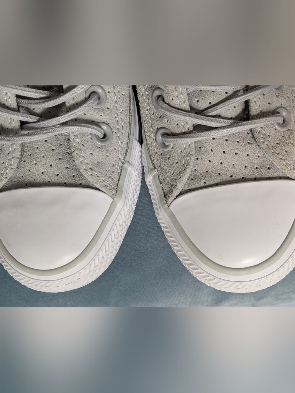 Converse Leather Light Gray Low-Top. Like New. Size 7 - Picture 11 of 12